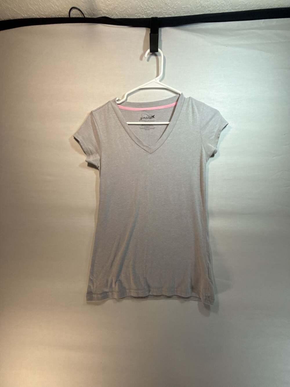 Grane Women's Gray Short Sleeve V-Neck T-Shirt